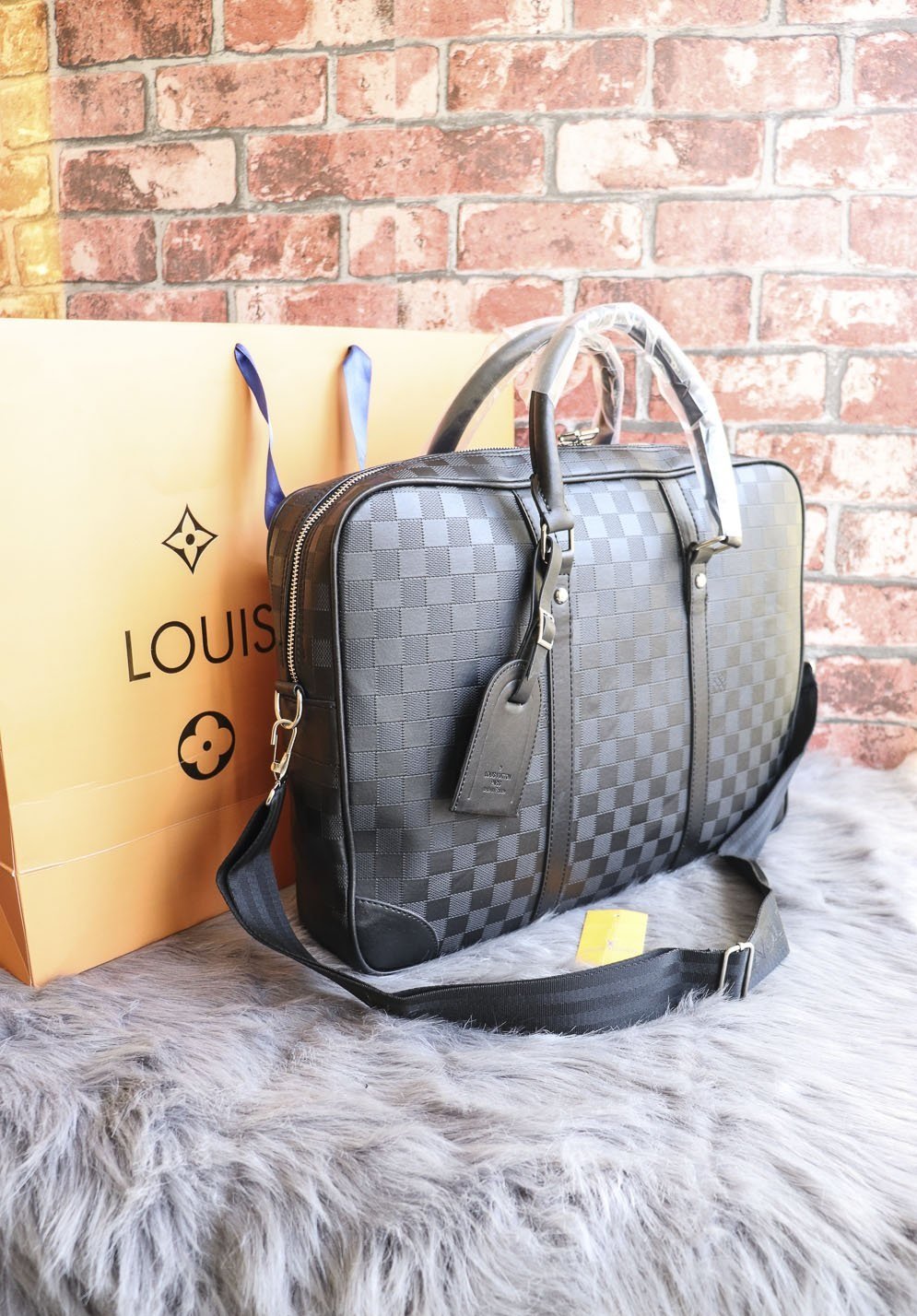 replica-Louis-Vuitton-DAMIER-PORTE-motivations-for-luxury-life