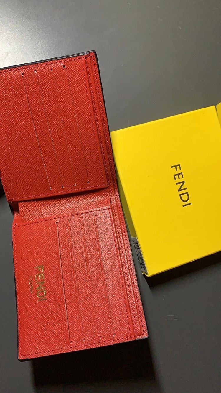 replica-Fendi-Black-leather-horizontal-wallet-motivations-for-luxury-life